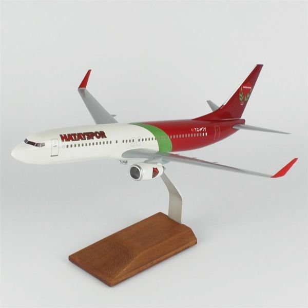 THY036 1/100 Ölçek, THY Hatay Spor Logolu B737-800 Yolcu Uçağı, Sergilemeye Hazır Ahşap Standlı Model