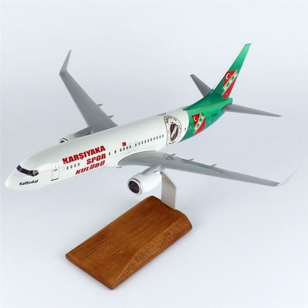 THY038 1/100 Ölçek, THY Karşıyaka Spor Logolu B737-800 Yolcu Uçağı, Sergilemeye Hazır Ahşap Standlı Model