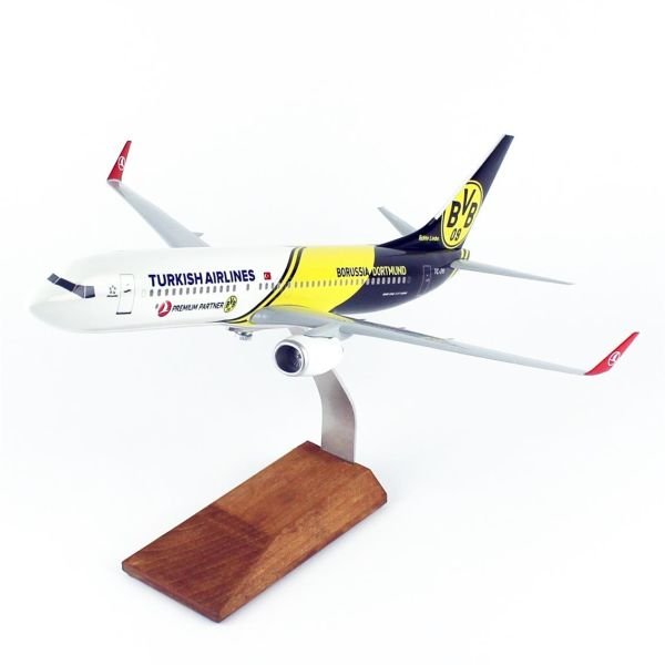 THY051 1/100 Ölçek, THY Borissia Dortmund Logolu B737-800 Yolcu Uçağı, Sergilemeye Hazır Ahşap Standlı Model