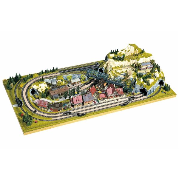 Noch 83870 1/160 Ölçek, (Staufen) Hazır Diorama Zemini 140 x 69 x 27(H) cm.