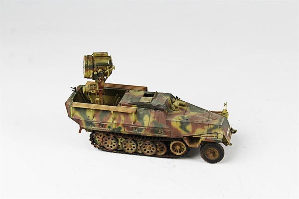 QD256 1/35 Ölçek, Sdkfz 251/20 Ölçek, UHU, AFV Club, Sergilemeye Hazır Plastik Tank Maketi
