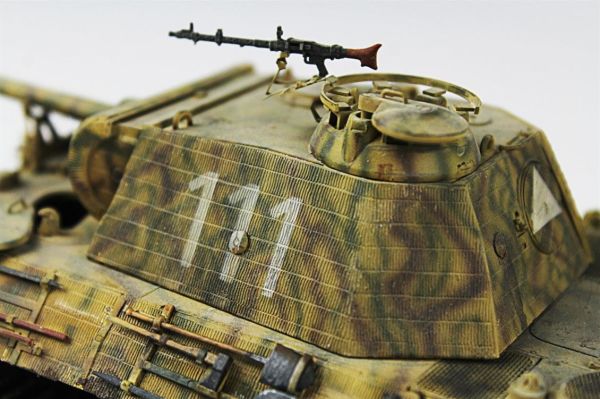 QD262 1/35 Ölçek, Zimmeritli Panther, Italeri, Sergilemeye Hazır Plastik Tank Maketi