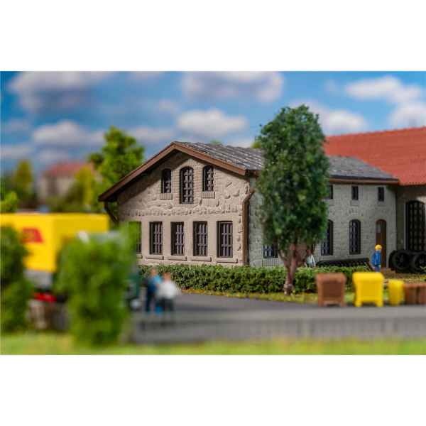 Faller 212106 1/160 Ölçek, Atölyeside olan Çift Hatlı Lokomotif Evi, Plastik Model Kiti