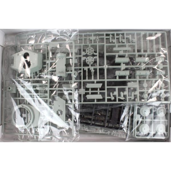 Academy 13295 1/35 Ölçek, T-34/85 No.183 Factory Berlin 1945 Tankı, Plastik Model kiti