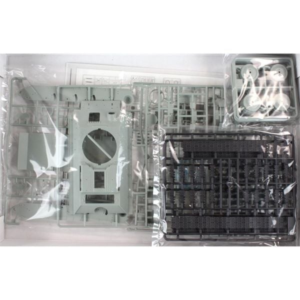 Academy 13295 1/35 Ölçek, T-34/85 No.183 Factory Berlin 1945 Tankı, Plastik Model kiti