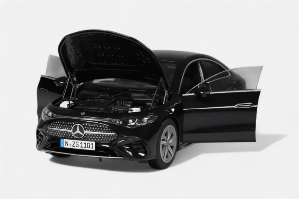 NZG 1102/51 1/18 Ölçek, Mercedes-Benz C-Class W206 Araba, Kosmos Siyah, Sergilemeye Hazır Metal Model