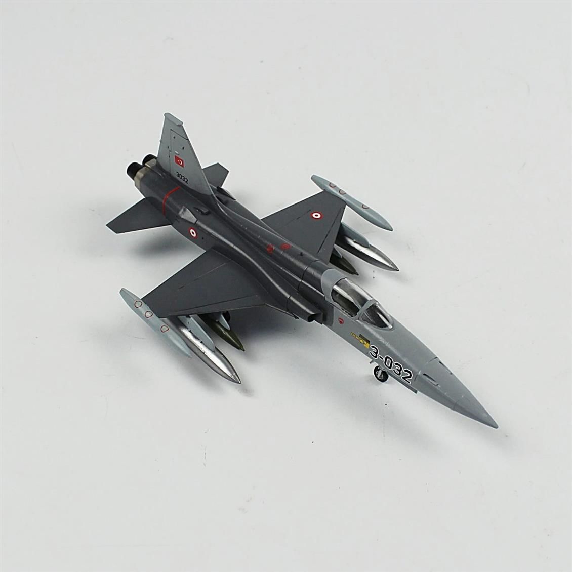 QD158 1/72 Ölçek, NF-5A Freedom Fighter EX KLU, F16 TuAF Şemalı Sergilemeye Hazır Plastik Uçak Maketi