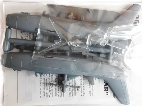 PM Model 208 1/72 Ölçek, NA F-86E Sabre Avcı Uçağı, Plastik Model kiti