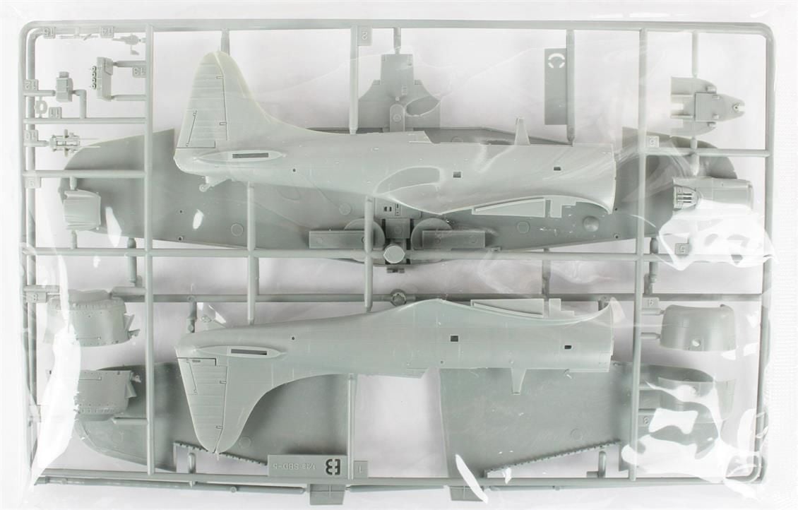 Academy 12329 1/48 Ölçek, USN SBD-5 (??Battle of the Philippine Sea) Savaş Uçağı, Plastik Model kiti