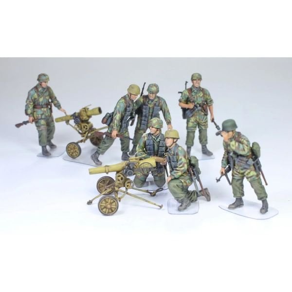 Dragon 6147 1/35 Ölçek, 7.5cm Hafif Silahlar 40 ve Mürettebat, Plastik Model Kiti