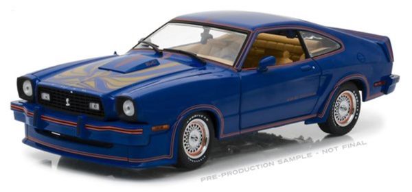 Greenlight 13507 1/18 Ölçek, Ford Mustang Kral Kobra, Mavi-Kırmızı-Altın, Sergilemeye Hazır Metal Araba Modeli