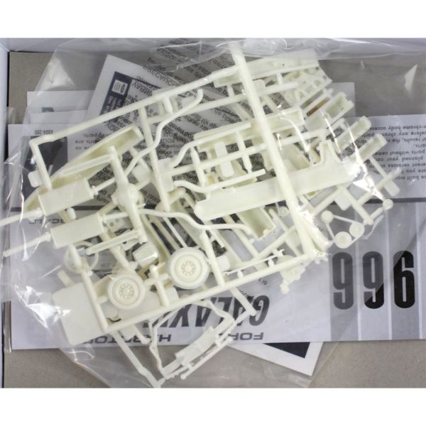 AMT 904 1/25 Ölçek, 1966 Ford Galaxie Araba, Plastik Model kiti