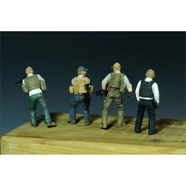 Trumpeter 00420 1/35 Ölçek, PMC-VIP Koruma Tim Irak'ta Figürleri Plastik Model Kiti