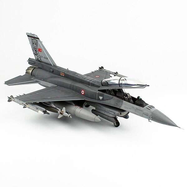 QD177 1/32 Ölçek, F-16D B50+ Pars Filo, Sergilemeye Hazır Savaşl Uçağı Modeli 2 F16