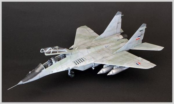Trumpeter 01677 1/72 Ölçek, MIG-29 UB (Izdeliye 9.51) Fulcrum Savaş Uçağı Plastik Model Kiti